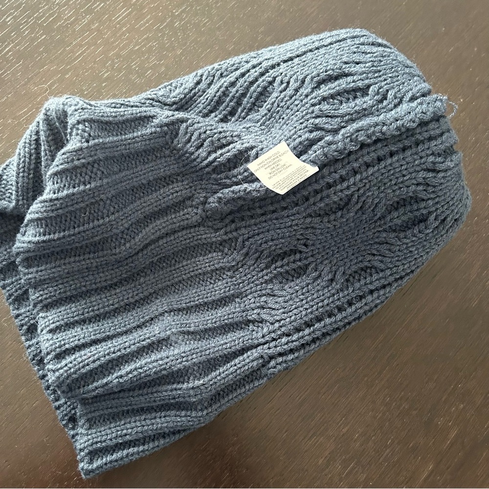 Hunter Cable  Cuff Knit Beanie in Blue/Grey with Faux fur Pom- Pom - Picture 7 of 8